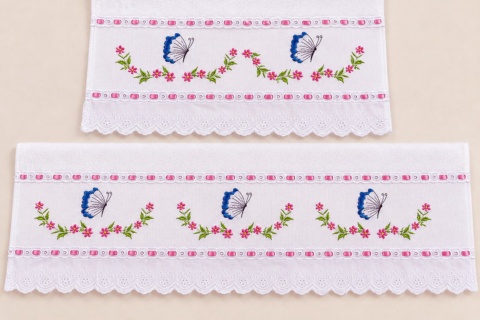 Jogo de toalhas com borboletas e flores miúdas