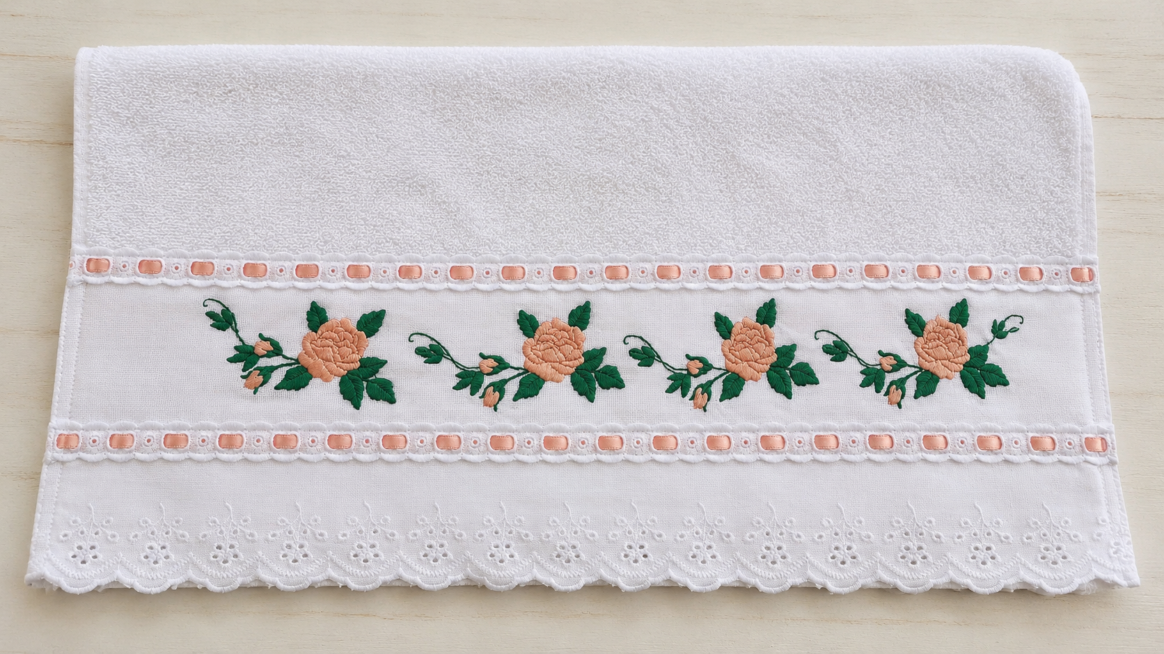 Toalha com rosas em bordado matiz